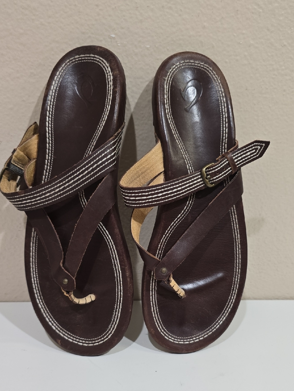 🌴 Olukai Brown Leather Slide Sandals with Contrast Soles